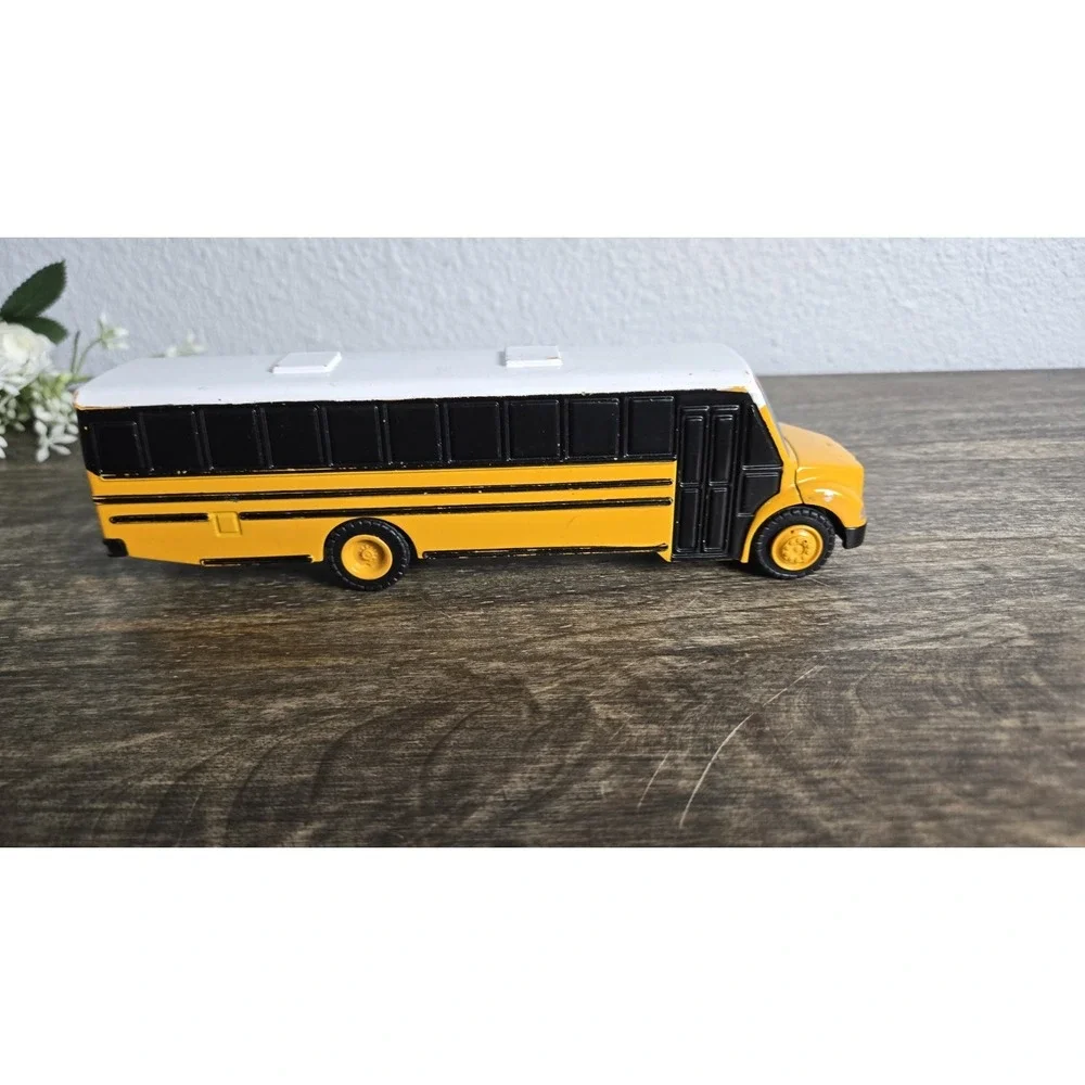 Thomas Built Buses Saf-T-Liner C2 School Bus Model Toy Yellow Black White